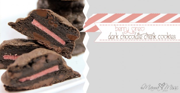 Berry Oreo Dark Chocolate Chunk Cookies http://www.mamamiss.com ©2013