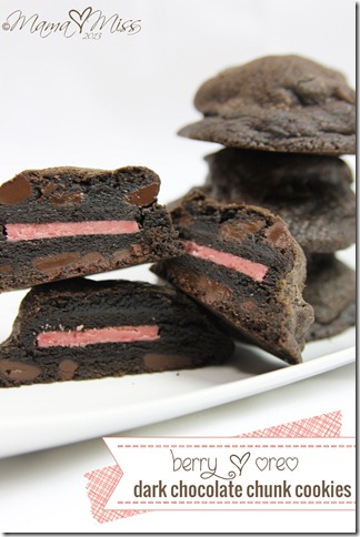 Berry Oreo Dark Chocolate Chunk Cookies https://www.mamamiss.com ©2013