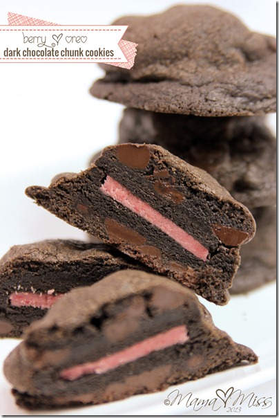 Berry Oreo Dark Chocolate Chunk Cookies https://www.mamamiss.com ©2013