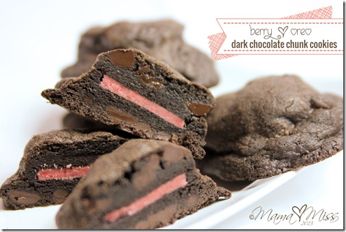 Berry Oreo Dark Chocolate Chunk Cookies https://www.mamamiss.com ©2013