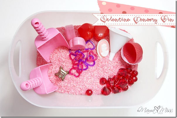 Valentine Sensory Bin https://www.mamamiss.com ©2013