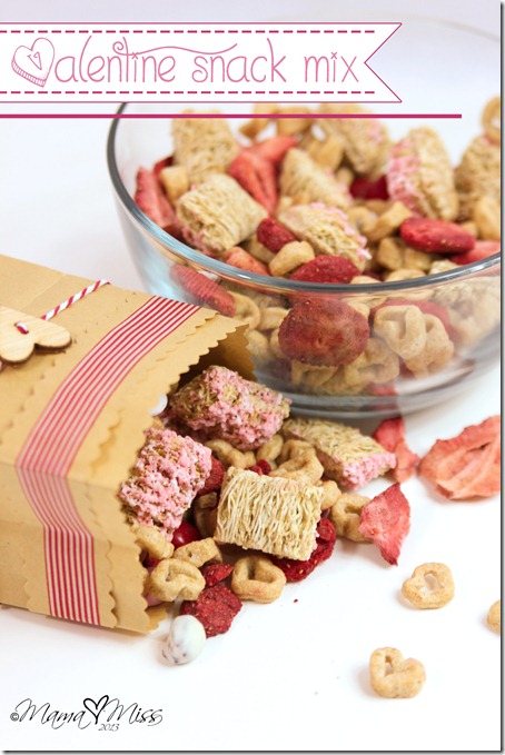 Valentine Snack Mix https://www.mamamiss.com ©2013