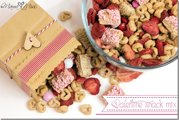 Valentine Snack Mix https://www.mamamiss.com ©2013