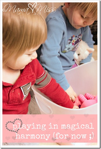 Valentine Sensory Bin https://www.mamamiss.com ©2013