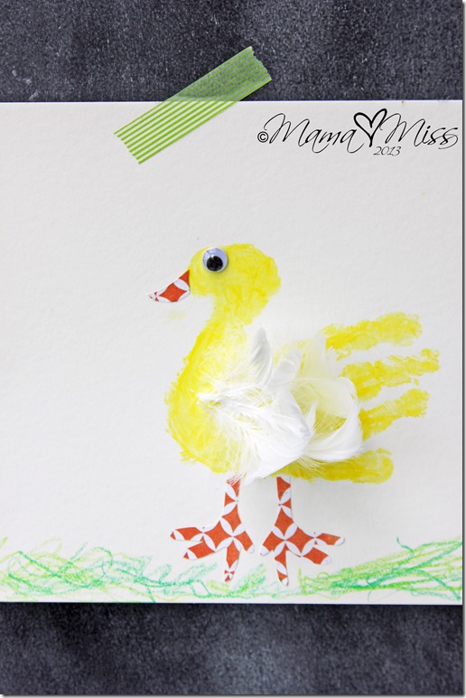Feathered Duck Handprint #fingerpaint #handprintart #virtualbookclub https://www.mamamiss.com ©2013