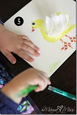 Feathered Duck Handprint #fingerpaint #handprintart #virtualbookclub https://www.mamamiss.com ©2013