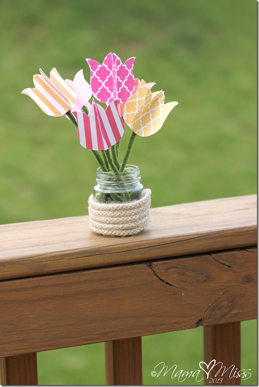 DIY Tulips Upcycled Vase and Printable @mamamissblog #tulips #freeprintable #upcycle