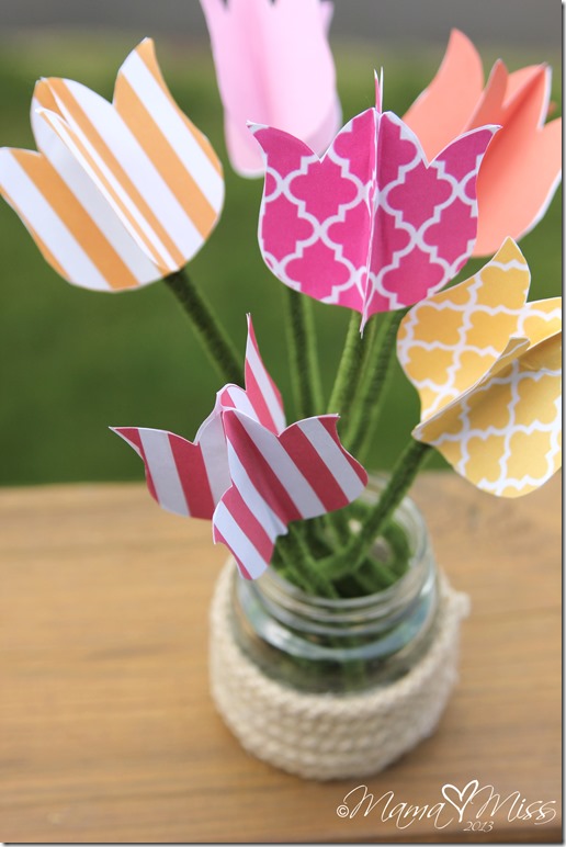 DIY Tulips Upcycled Vase and Printable @mamamissblog #tulips #freeprintable #upcycle