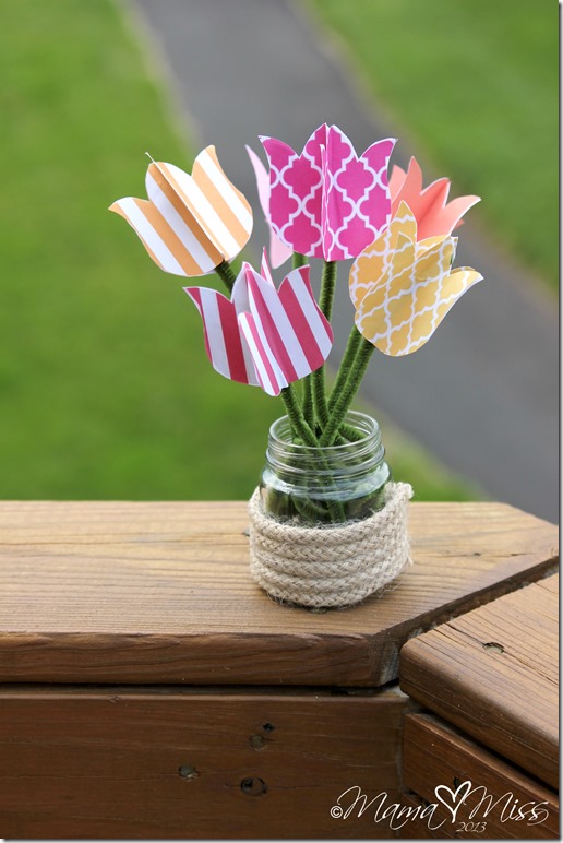 DIY Tulips Upcycled Vase and Printable @mamamissblog #tulips #freeprintable #upcycle