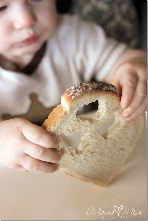 play and eat: Bread And Cutters #cookiecutters #playmatters https://www.mamamiss.com ©2013