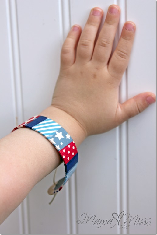 DIY: Patriotic Washi Tape Wooden Bracelets #washitape #diy #bracelet #the4th #redwhiteandblue
