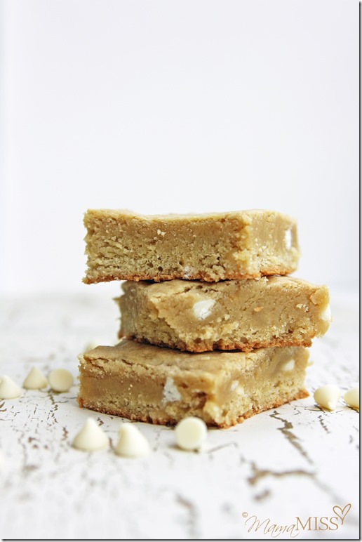 White Chocolate Chip Blondies | Mama Miss #blondies #decadentdessert