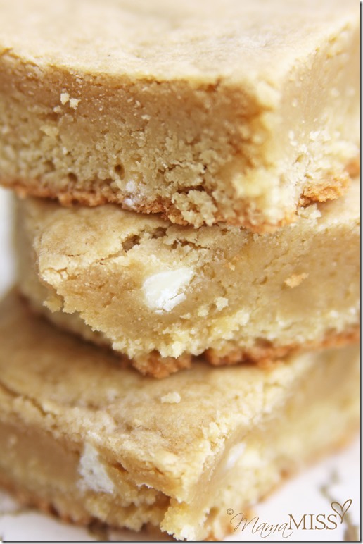 White Chocolate Chip Blondies | Mama Miss #blondies #decadentdessert