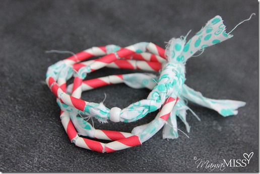 Fabric & Paper Bracelet | Mama Miss #straws #fabricjewelry #kidcrafts