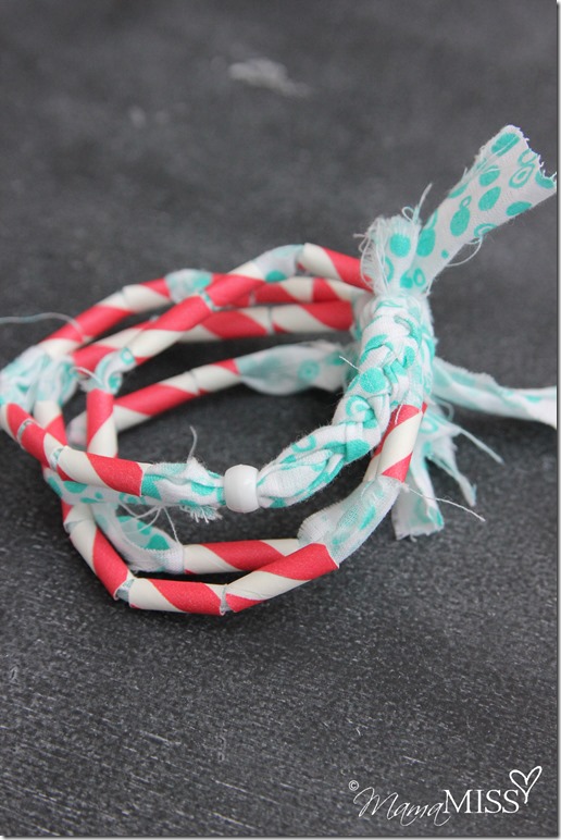 Fabric & Paper Bracelet | Mama Miss #straws #fabricjewelry #kidcrafts