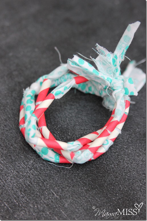 Fabric & Paper Bracelet | Mama Miss #straws #fabricjewelry #kidcrafts