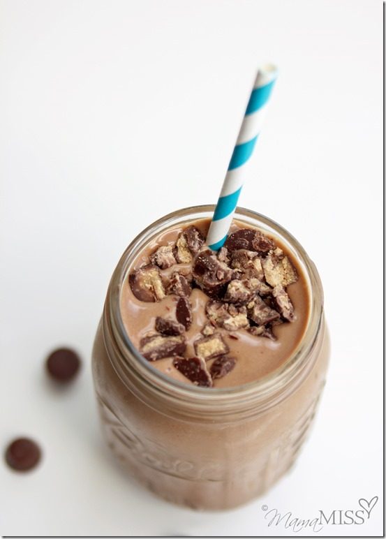 Peanut Butter Cup Chocolate Shake | Mama Miss #healthy #shake #chocolate #peanutbutter 