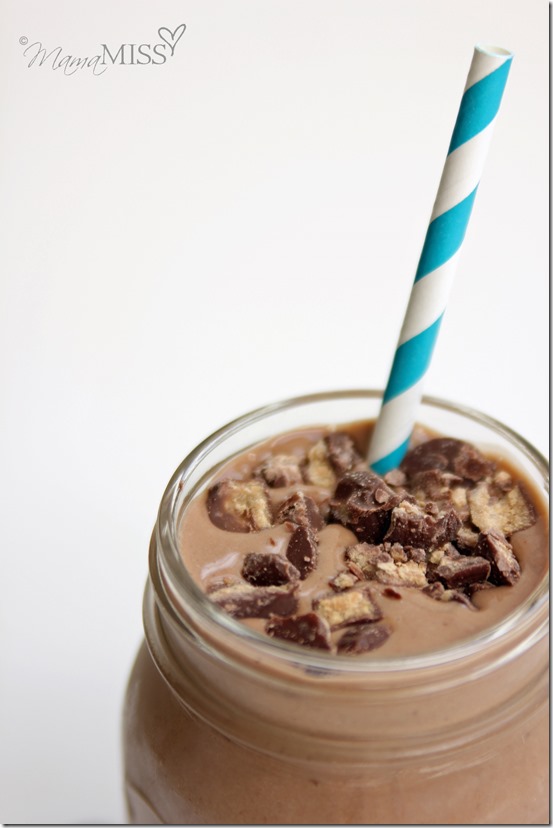 Peanut Butter Cup Chocolate Shake | Mama Miss #healthy #shake #chocolate #peanutbutter 