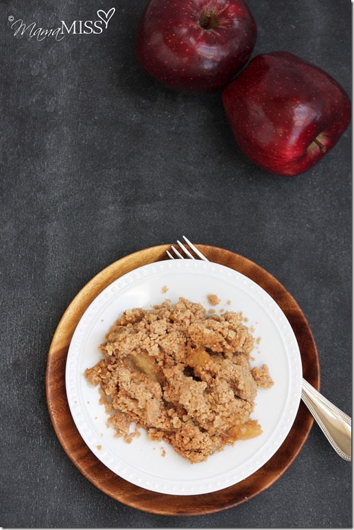 The Best Apple Crisp | Mama Miss #apple #cake #fall #crumb