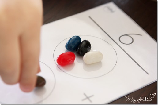 Jellybean Math | Mama Miss #learningfun #homeschool #preschoolmath #candy #halloween