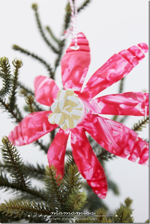 Upcycled Plastic Bottle Poinsettia | @mamamissblog #kidmadechristmas #homemadeholidays #kidcrafts