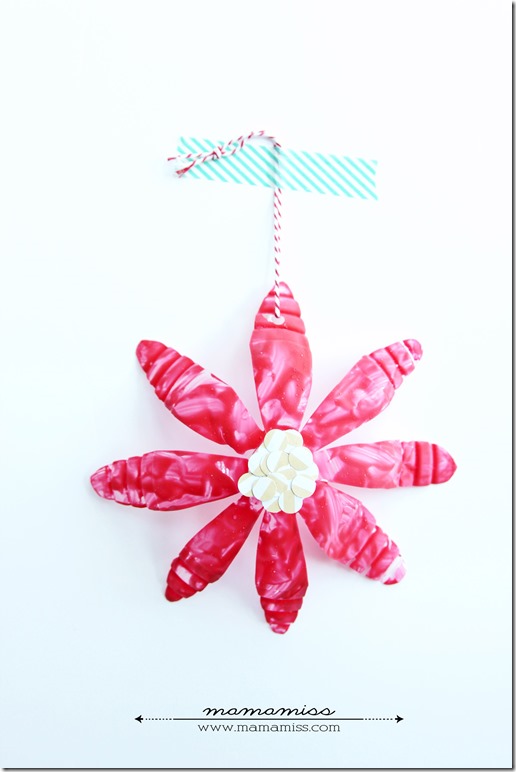 Upcycled Plastic Bottle Poinsettia | @mamamissblog #kidmadechristmas #homemadeholidays #kidcrafts