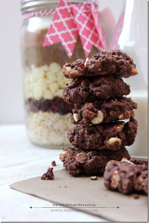Chocolate Cherry Drop Cookies {in a jar} | @mamamissblog #cookiesinajar #diygift #chocolatecherry