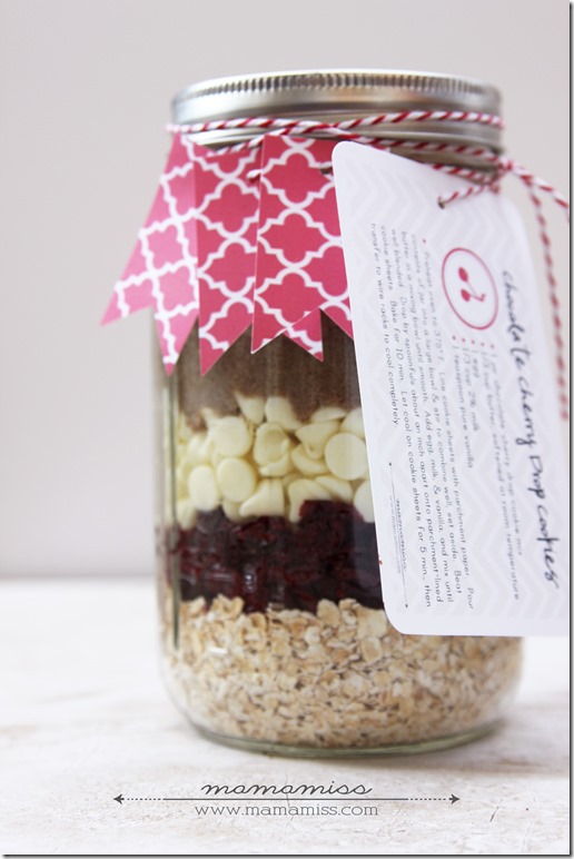 Chocolate Cherry Drop Cookies {in a jar} | @mamamissblog #cookiesinajar #diygift #chocolatecherry