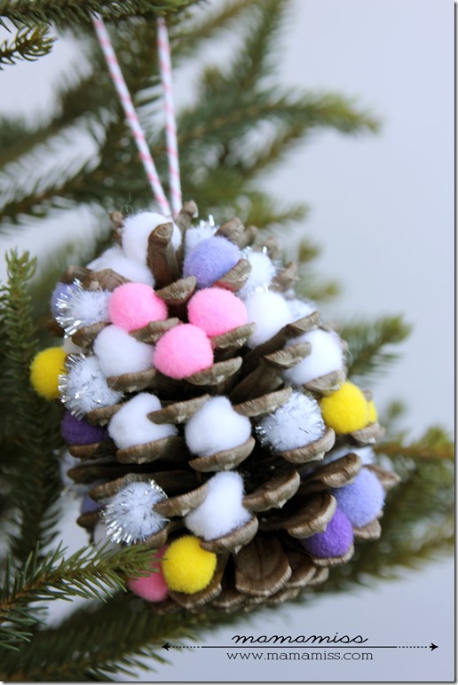 Pom-Pom Pine Cone Ornament | @mamamissblog #pineconecrafts #kidcrafts #christmasornament