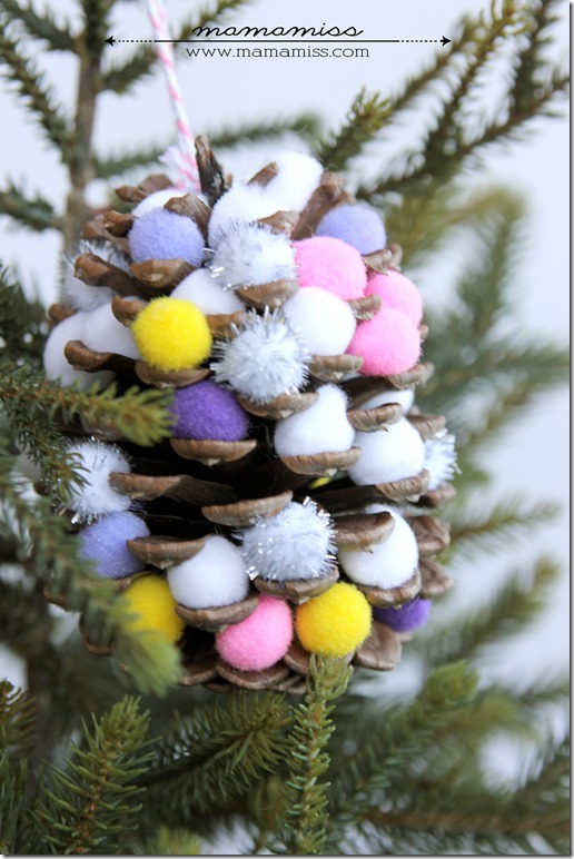 Pom-Pom Pine Cone Ornament | @mamamissblog #pineconecrafts #kidcrafts #christmasornament