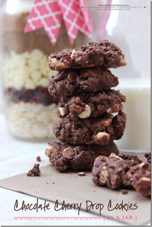 Chocolate Cherry Drop Cookies {in a jar} | @mamamissblog #cookiesinajar #diygift #chocolatecherry 
