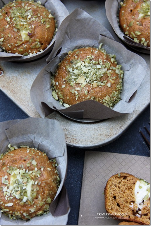 Pumpkin Cream Cheese Muffins | @mamamissblog #pumpkin #muffinlove #brunch