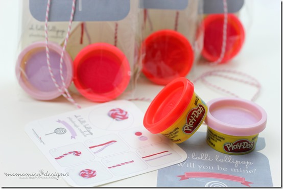 Lollipop Playdough Creation Kit Valentine | @mamamissblog #valentine #homemadeholiday #playdough #createwithkids #kbn