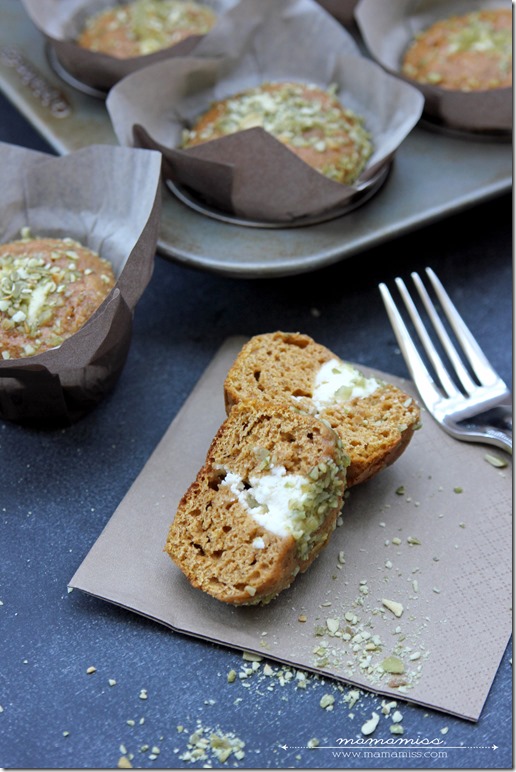 Pumpkin Cream Cheese Muffins | @mamamissblog #pumpkin #muffinlove #brunch