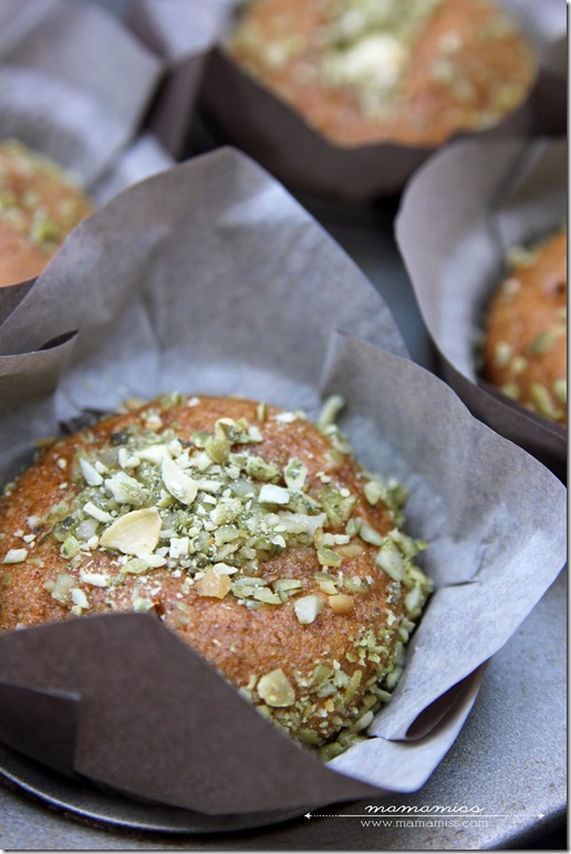 Pumpkin Cream Cheese Muffins | @mamamissblog #pumpkin #muffinlove #brunch