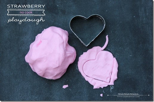 Strawberry No Cook Playdough | @mamamissblog #sensory #simpleactivity #playdough