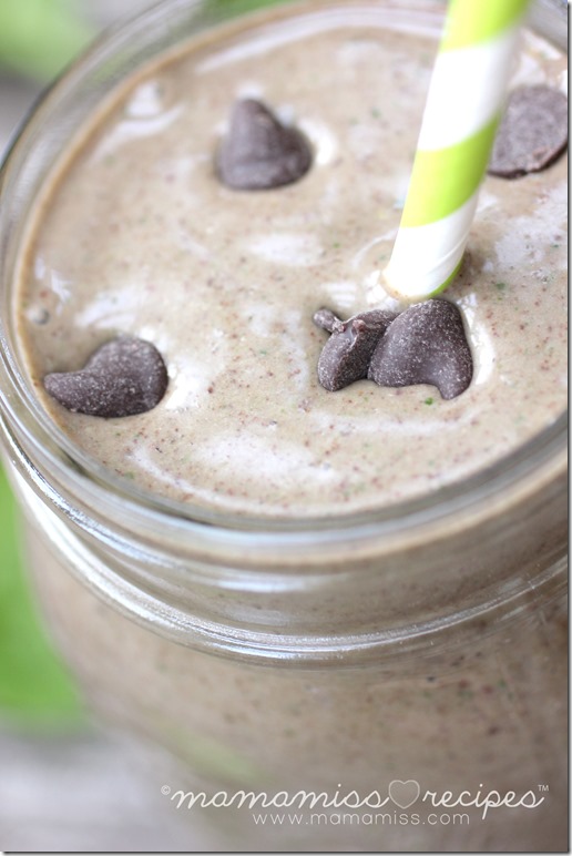 Peanut Butter Cup Power Smoothie | @mamamissblog #healthyeats #CocoaVia #peanutbutter