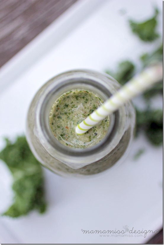 Sweet Kale Smoothie | @mamamissblog #cocoavia #smoothielove #kale