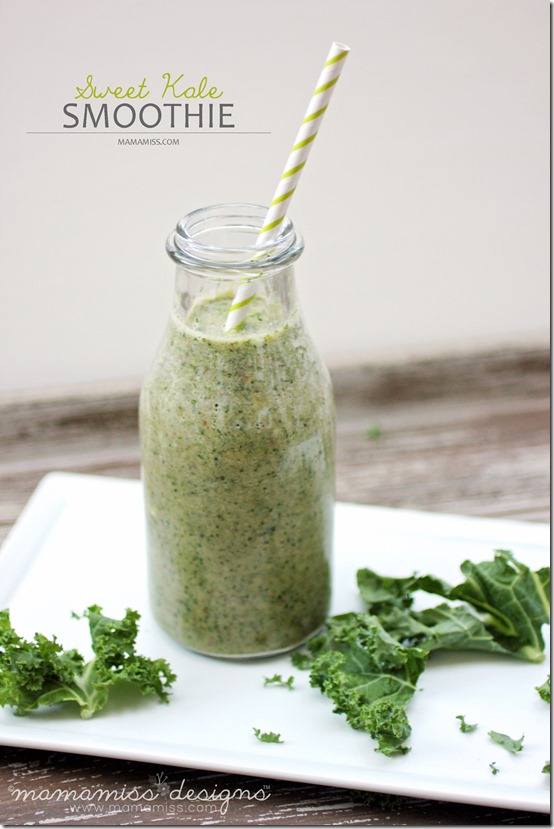 Sweet Kale Smoothie | @mamamissblog #cocoavia #smoothielove #kale