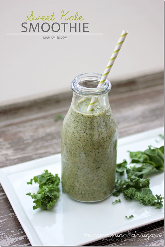 Sweet Kale Smoothie | @mamamissblog #cocoavia #smoothielove #kale