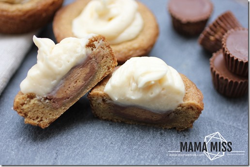 Peanut Butter Cup Cookie Cup | @mamamissblog #reeses #chocolate #cookie #buttercream