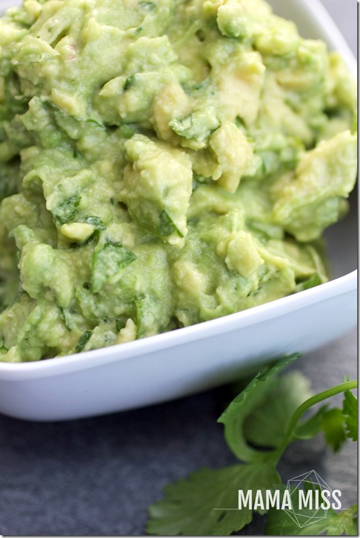 The Best Guacamole | @mamamissblog #guac #avocado #sidedish