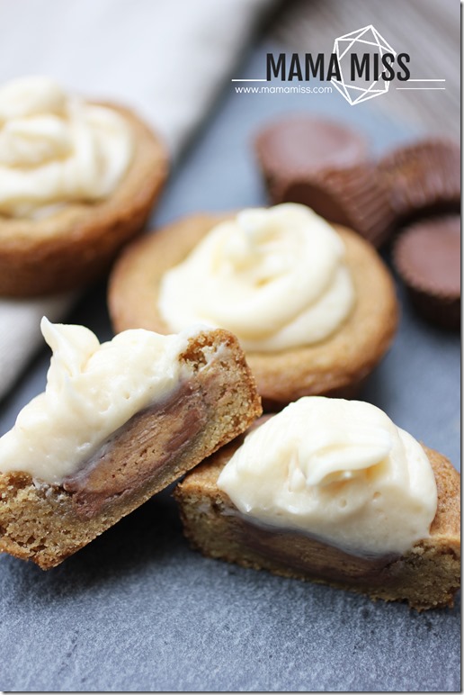 Peanut Butter Cup Cookie Cup | @mamamissblog #reeses #chocolate #cookie #buttercream