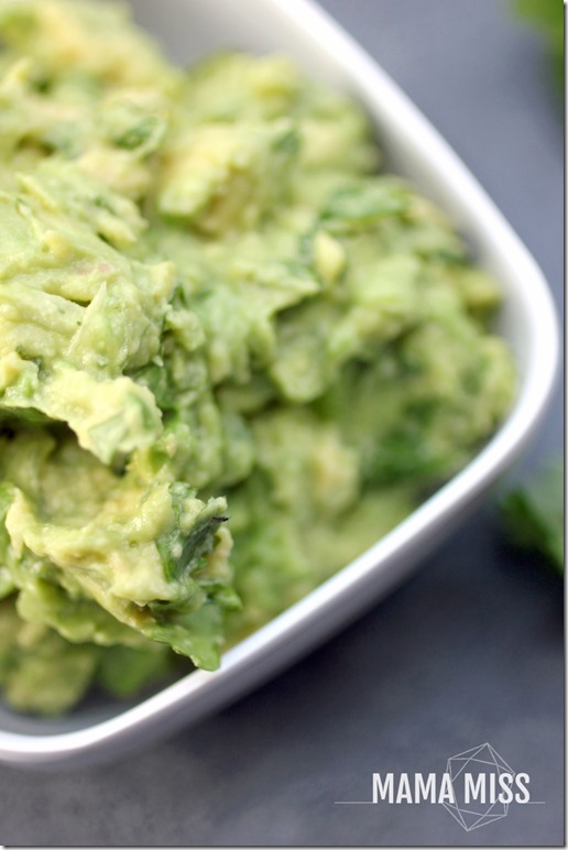 The Best Guacamole | @mamamissblog #guac #avocado #sidedish