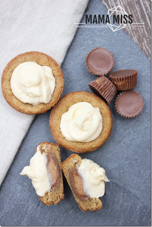 Peanut Butter Cup Cookie Cup | @mamamissblog #reeses #chocolate #cookie #buttercream