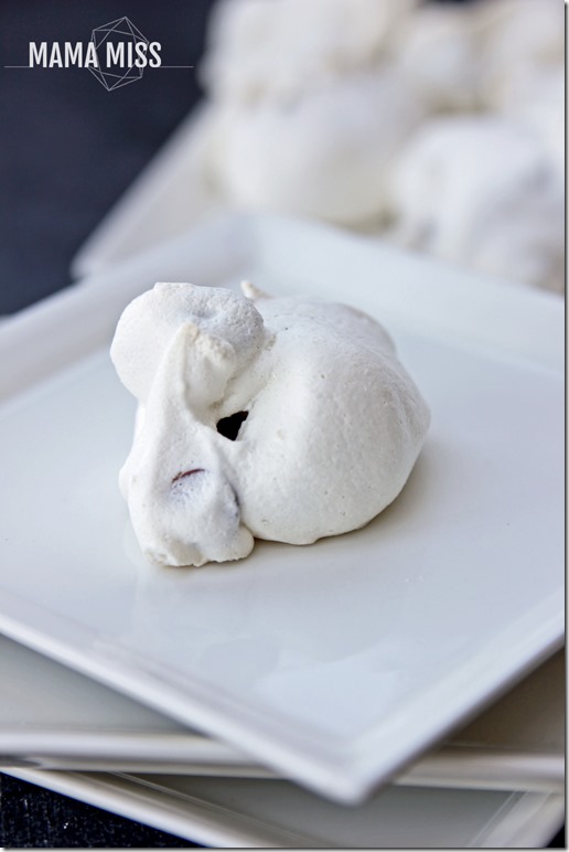 Forgotten Cookies | @mamamissblog #meringues #chocolatechip #sweets