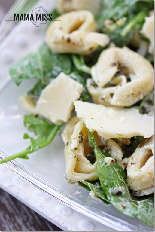 Arugula Tortellini Salad | @mamamissblog #quickmeal #simplemeal #kidfriendly #salad