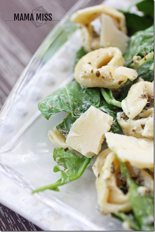 Arugula Tortellini Salad | @mamamissblog #quickmeal #simplemeal #kidfriendly #salad