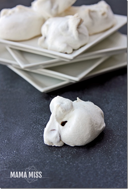 Forgotten Cookies | @mamamissblog #meringues #chocolatechip #sweets