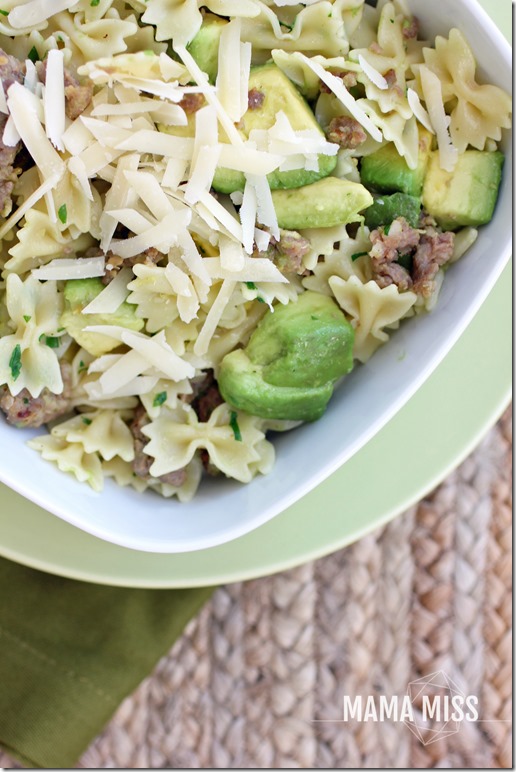 Farfalle with Sausage, Avocado, and Parmesan | @mamamissblog #easyweeknightmeal #pasta 